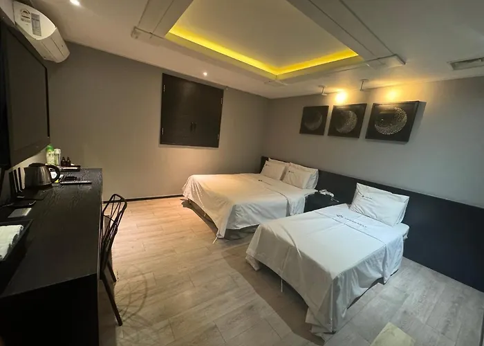Urban Nest Hotel